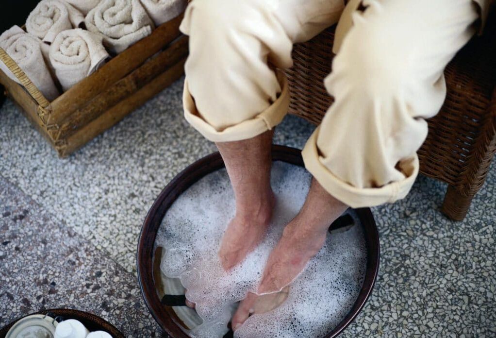 Apple cider vinegar bath for toenail fungus